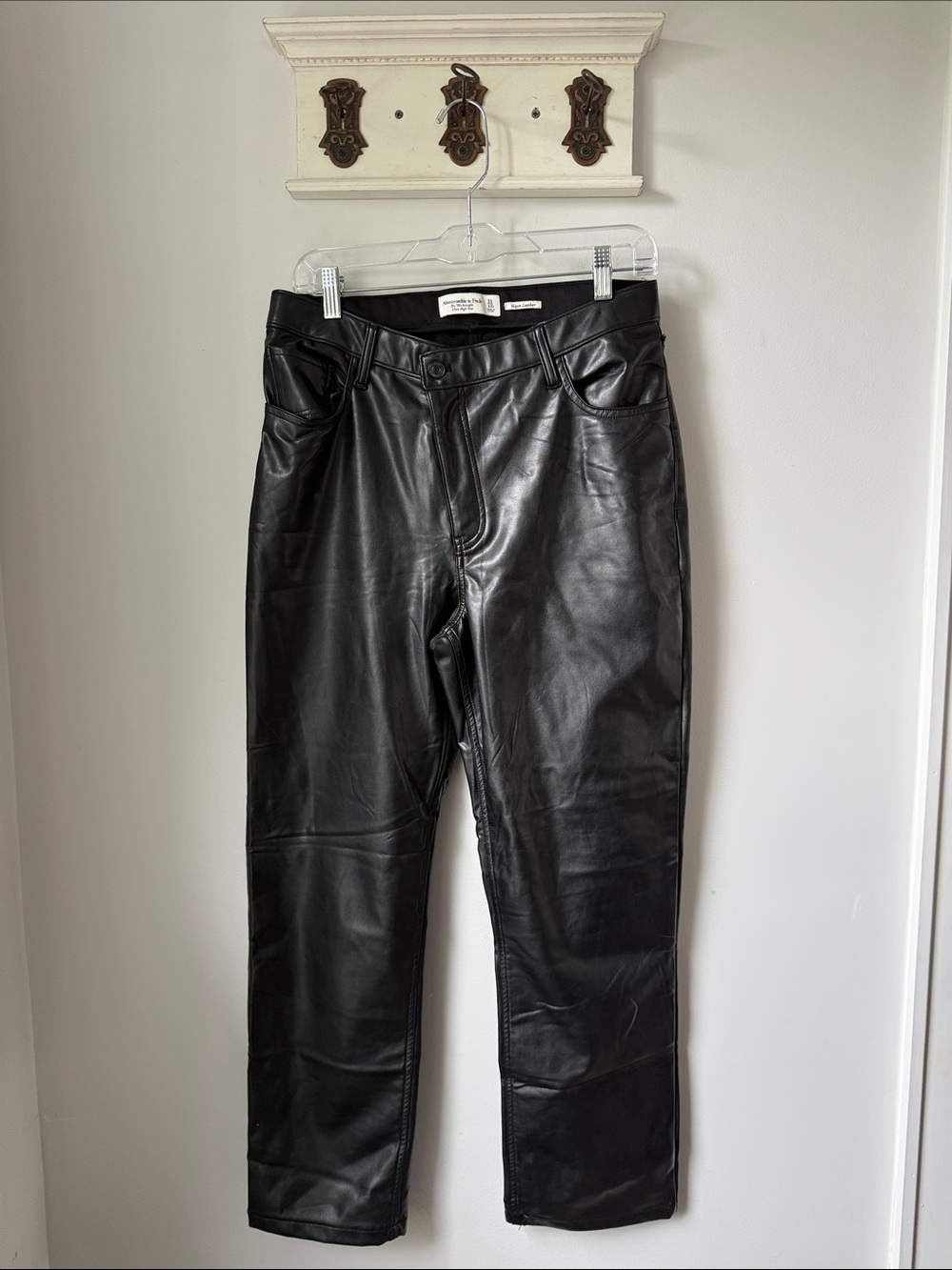 Abercrombie & Fitch The 90s Straight Faux LeatherUltra High rise